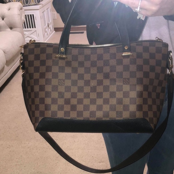 Louis Vuitton Hyde Park - EUC - Picture 12 of 17